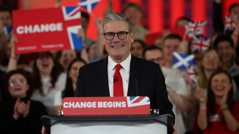 Keir Starmer, leader of Britain's Labour party, addresses his supporters at a reception to celebrate his win in the election, at Tate Modern, in London, Britain, July 5, 2024. REUTERS/Suzanne Plunkett