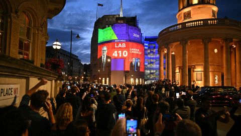 An exit poll predicting that the Labour Party led by Keir Starmer will win 410 seats in Britain's general election is projected onto BBC Broadcasting House in London on July 4, 2024. Labour is set for landslide win in UK election, exit polls showed. (Photo by Oli SCARFF / AFP) (Photo by OLI SCARFF/AFP via Getty Images)